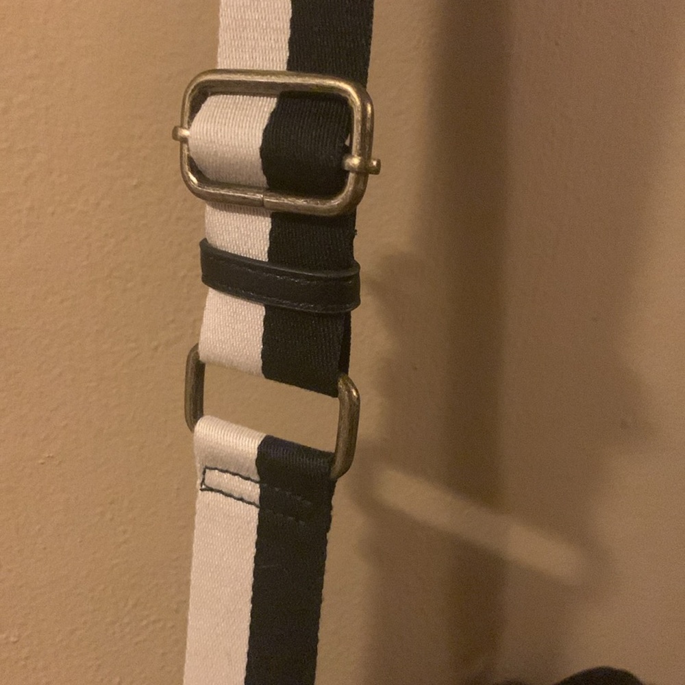 Black square crossbody purse - Picture 2 of 4